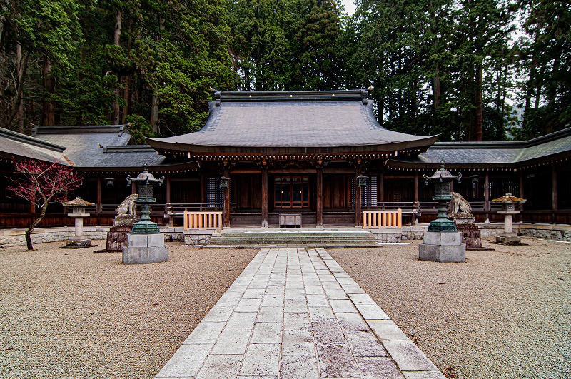 飛驒一宮水無神社（拝殿）