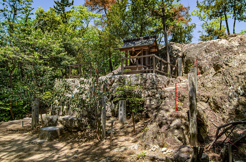 石上布都魂神社（奥宮・本殿）