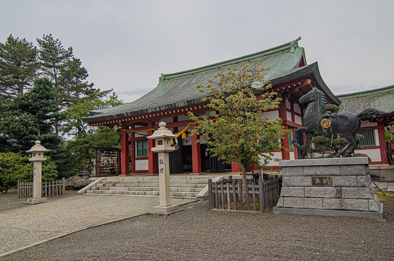 魚津神社（拝殿）