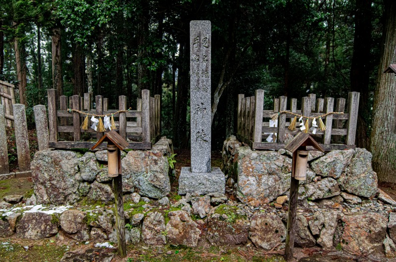 足名椎手名椎神陵（温泉神社）