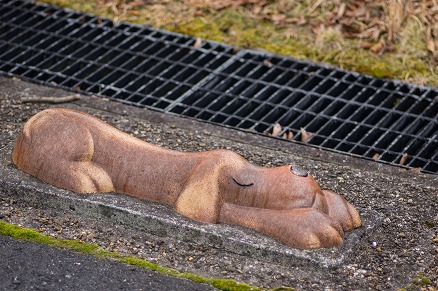 【写真】車止めわんこ